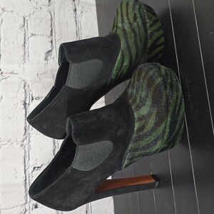Alaia Black and Green Platform Shoes EU Size 39 - US size 7.5